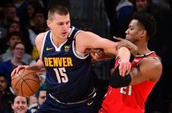 开云体育下载-关于开拓者再遭惨败，利拉德孤军奋战无果的信息