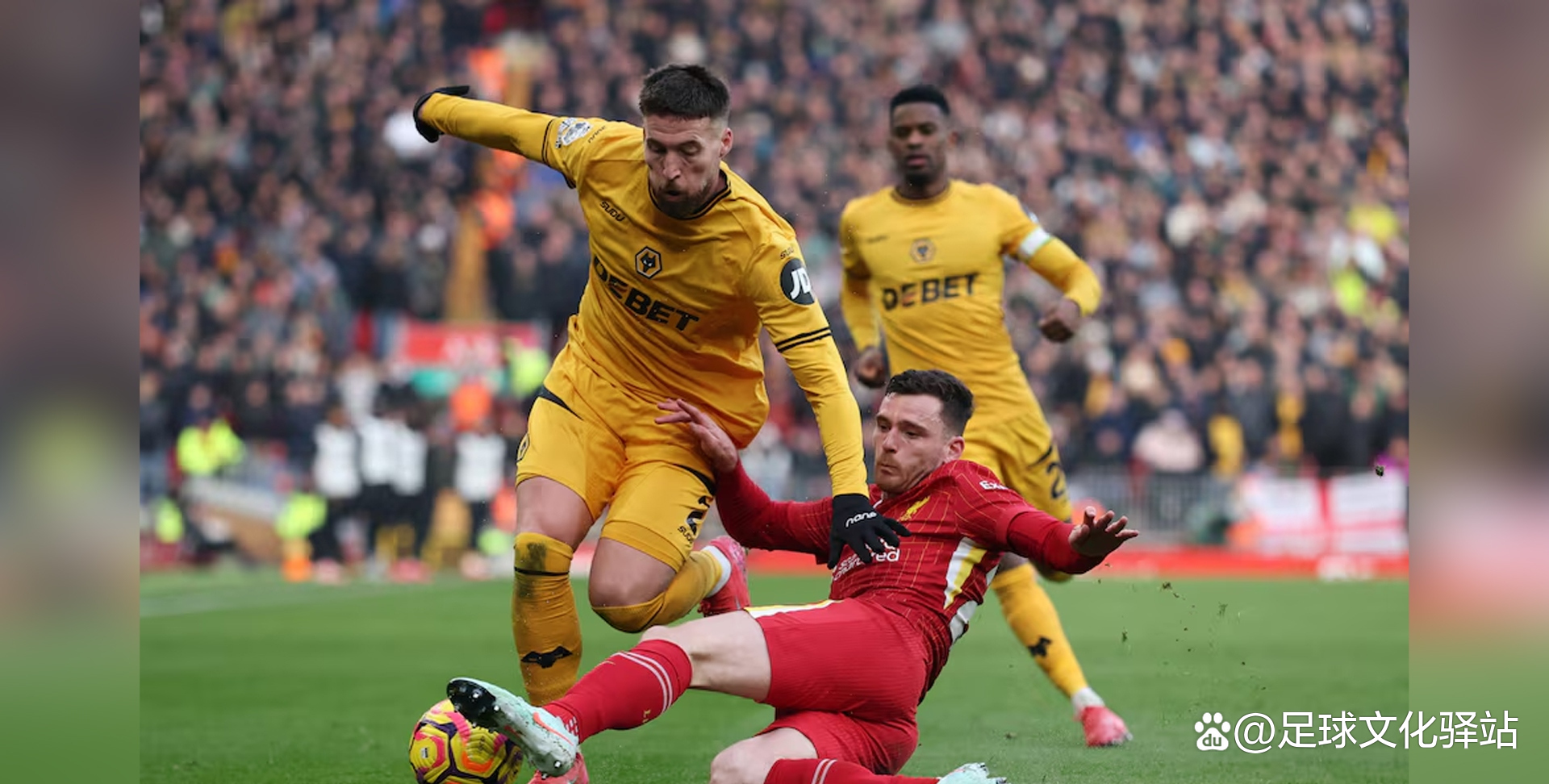 包含裁判判罚惹争议，利物浦怒摔队长袖标离场！的词条