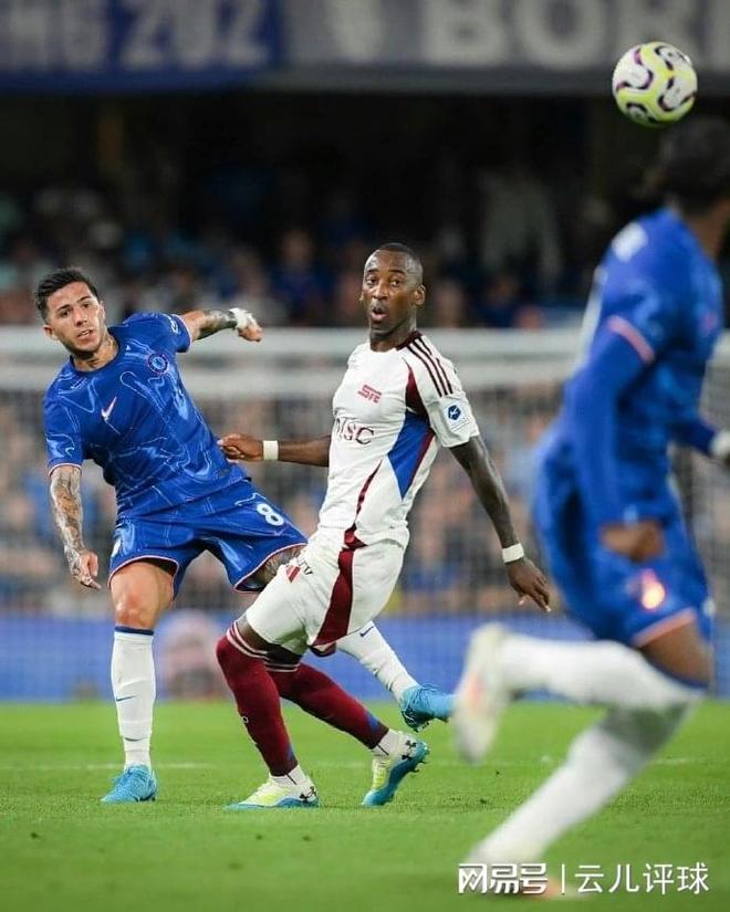 哥伦比亚险胜切尔西，恩昆库关键制胜的简单介绍
