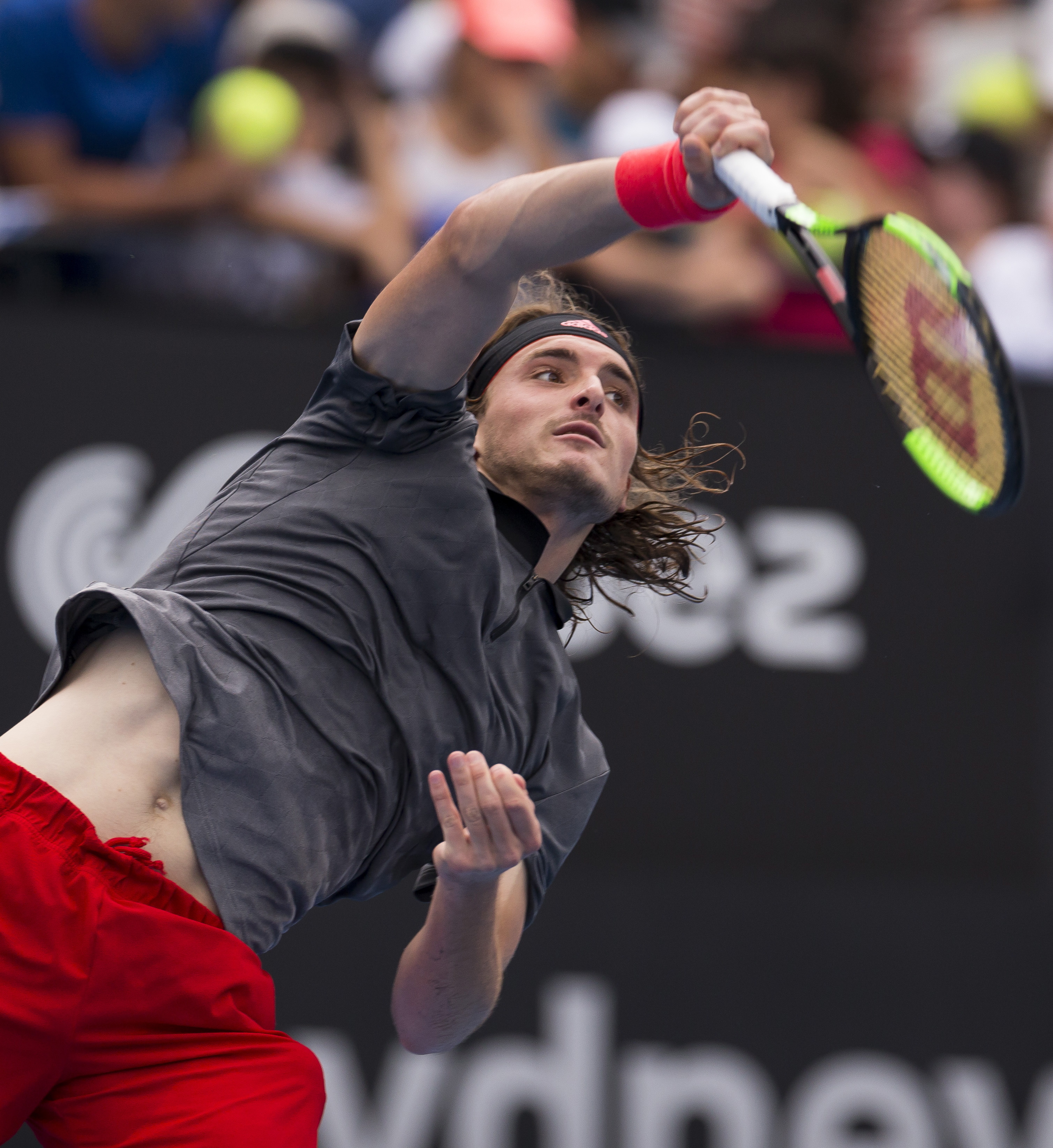 包含日本网球队爆冷西班牙网球队，西西帕斯惊艳世界的词条