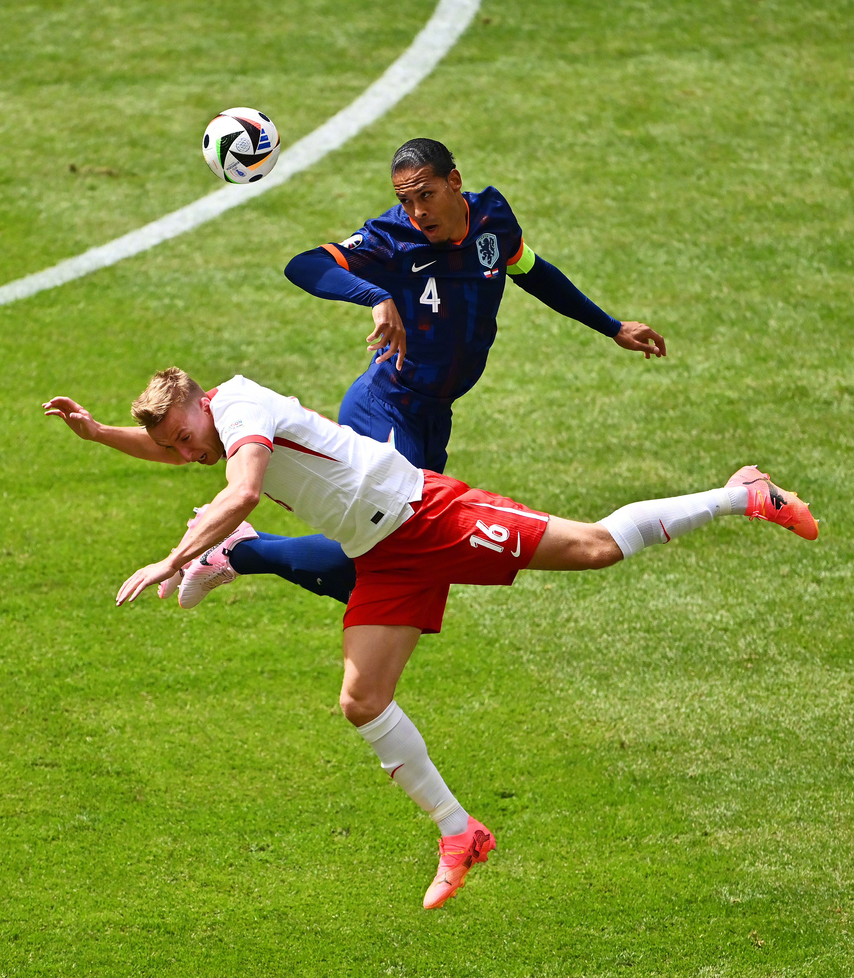 波兰队碾压法国队，马龙关键制胜