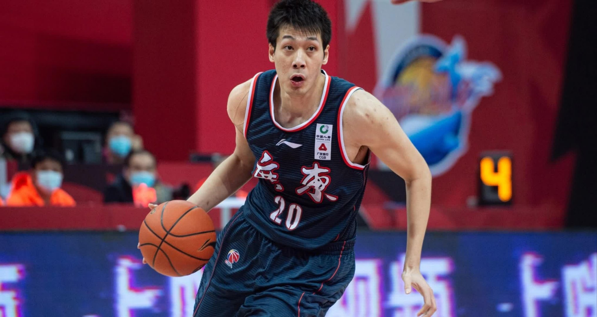 篮球赛事中一位新秀球员崭露头角的简单介绍