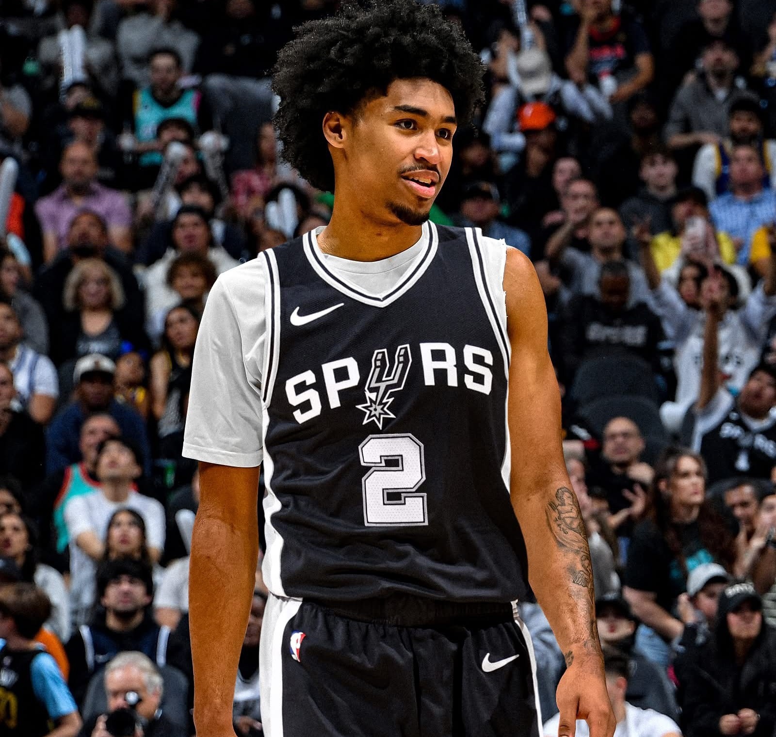 篮球赛事中一位新秀球员崭露头角的简单介绍