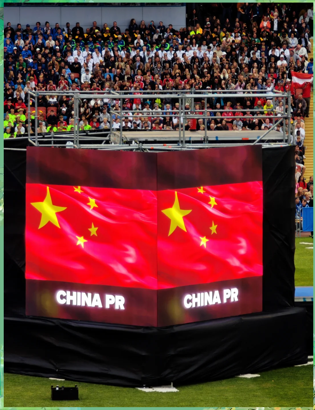 足球比赛精彩纷呈，球迷狂欢不止的简单介绍