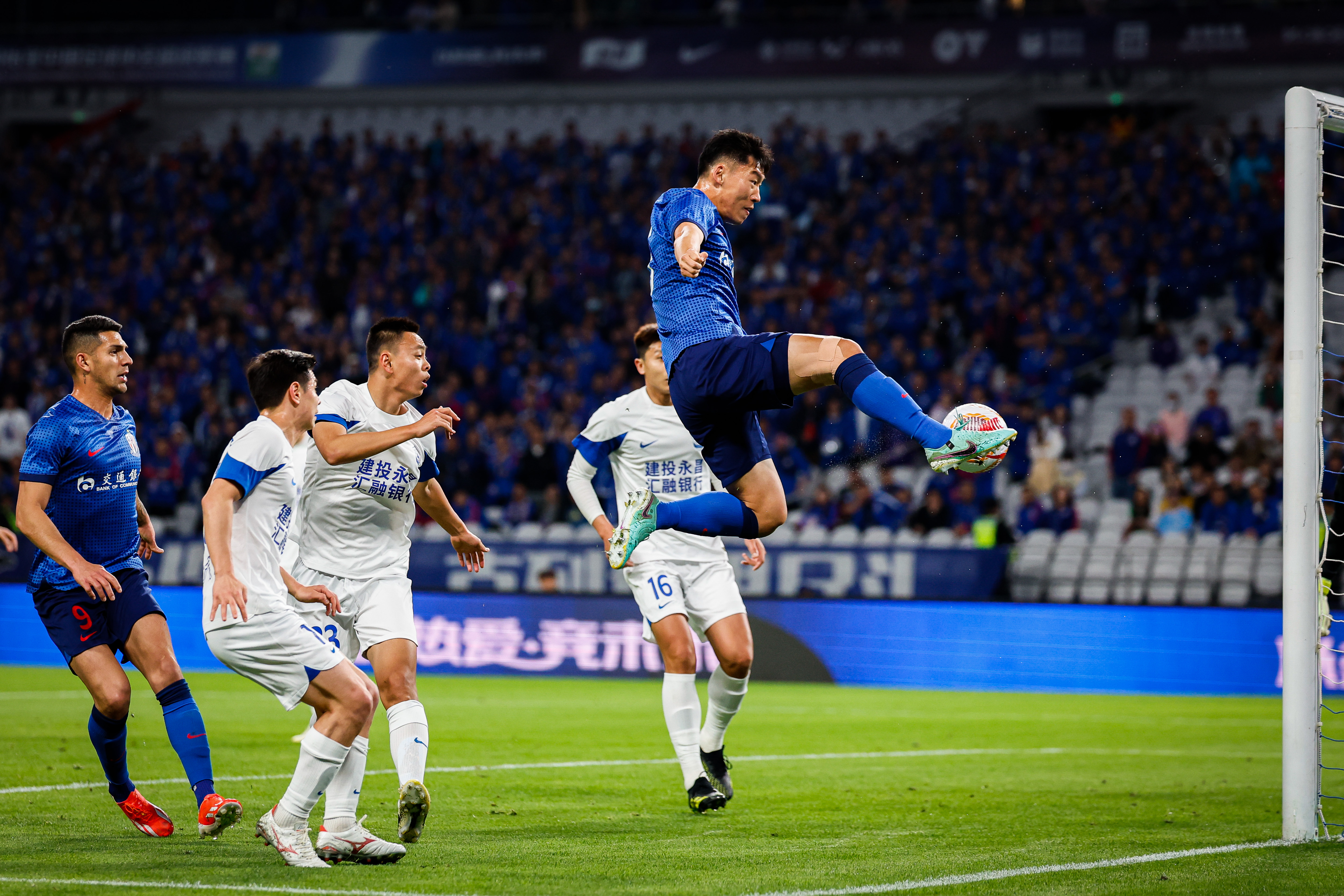 上海绿地申花主场大胜河南建业保持联赛不败的简单介绍