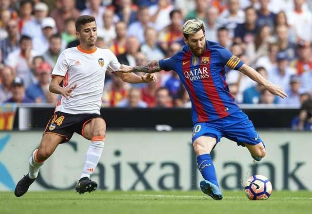 关于瓦伦西亚大比分战胜埃瓦尔，稳固欧战资格的信息