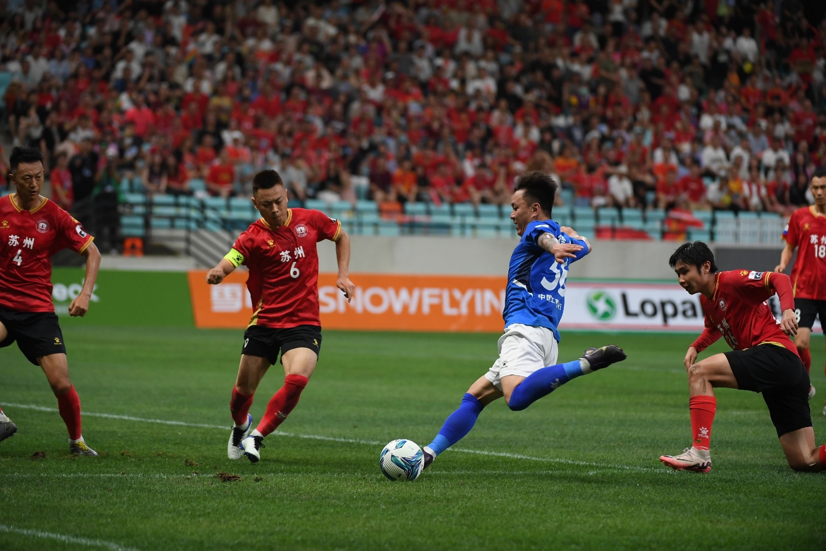 领先对手三分差距争夺最佳球队