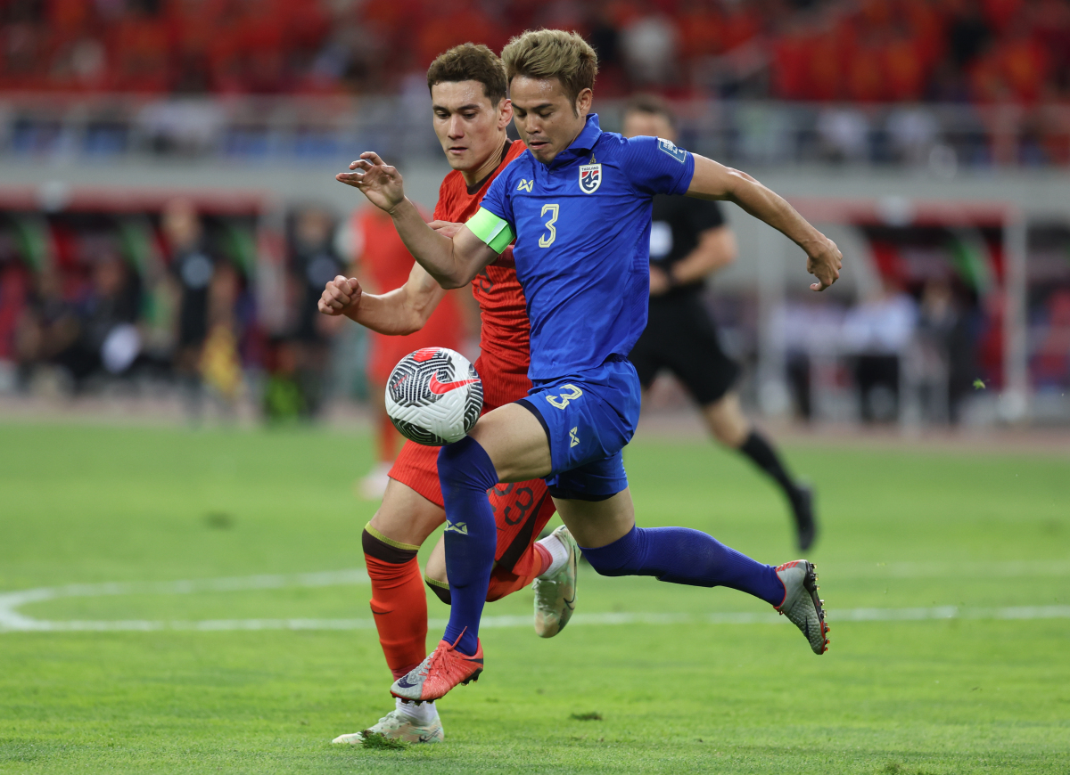 亚洲足球运动员在国际赛事中脱颖而出