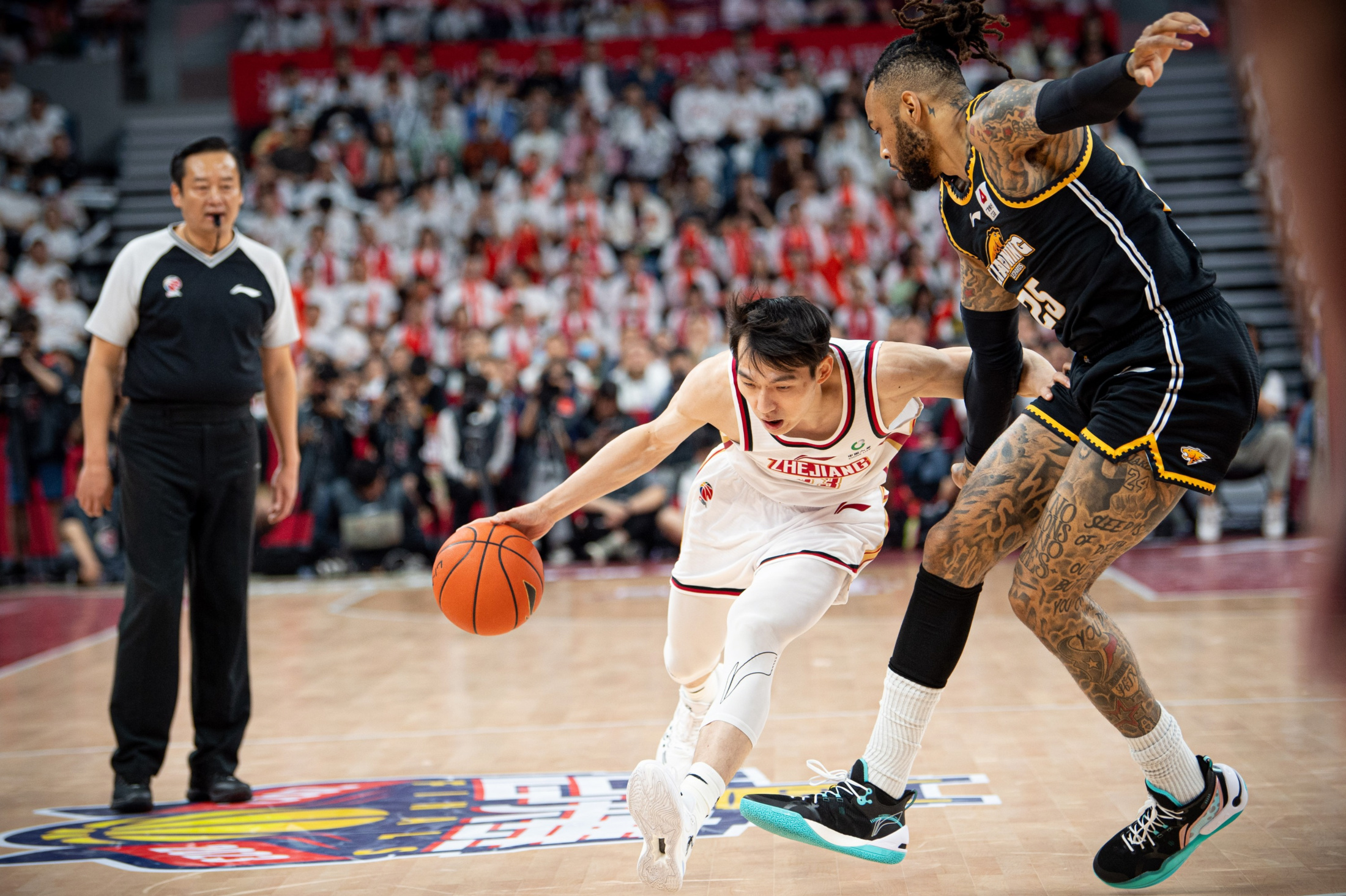 关于NBA总决赛燃情迎战,四强球队强强对决的信息 关于NBA总决赛燃情迎战,四强球队强强对决的信息