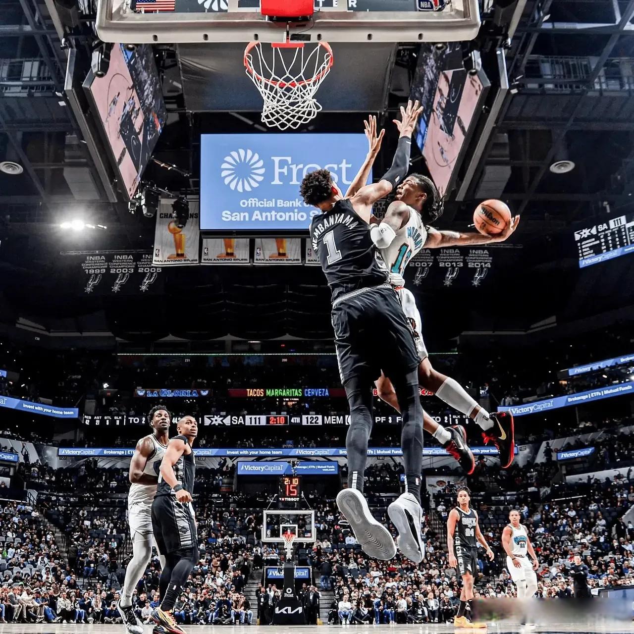 灰熊新赛季超预期表现展现出不断进步的实力的简单介绍