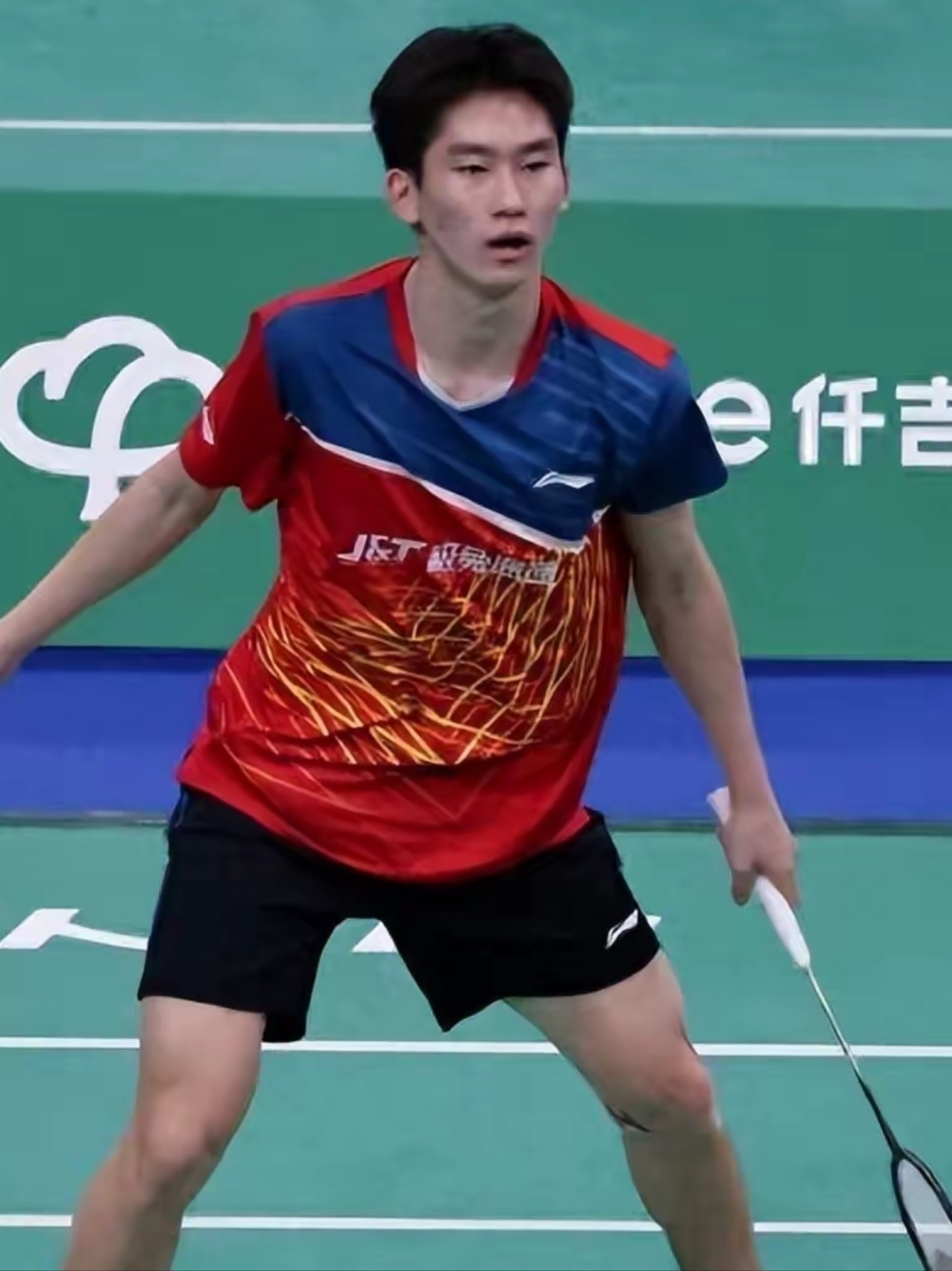 法国羽毛球队完胜中国羽毛球队，林丹送出助攻