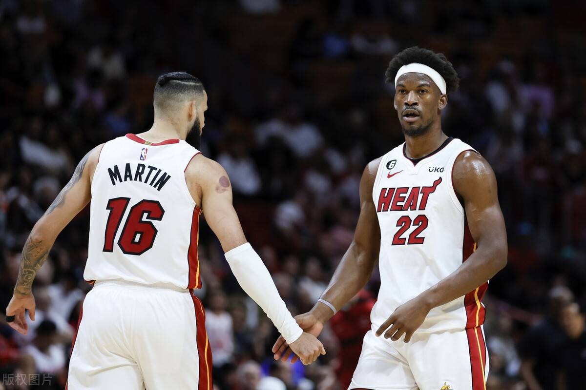 包含澳大利亚男篮完胜热火B队，贝弗利完成帽子戏法的词条