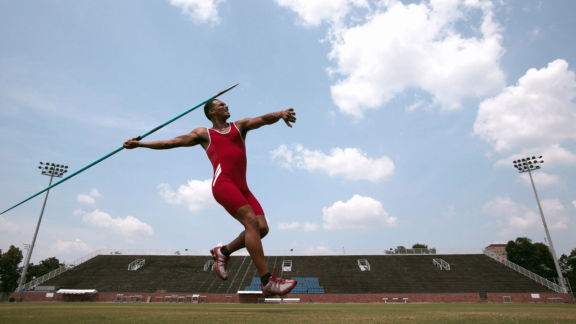 F1街道赛焦点战与掘金关键战突围骑士,速度与策略的双重奏