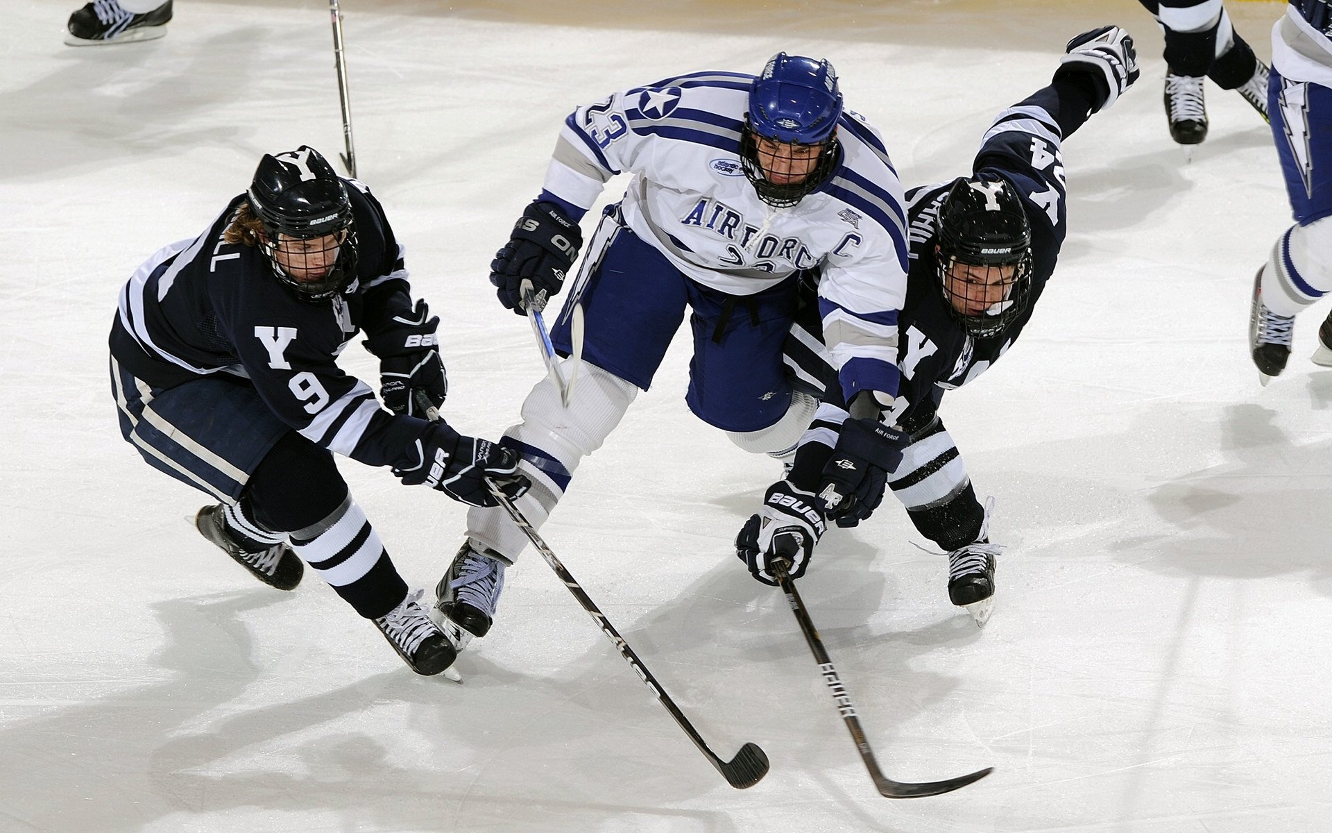 红牛二队绝杀法拉利，皮亚斯特里扛起全队的逆袭之战